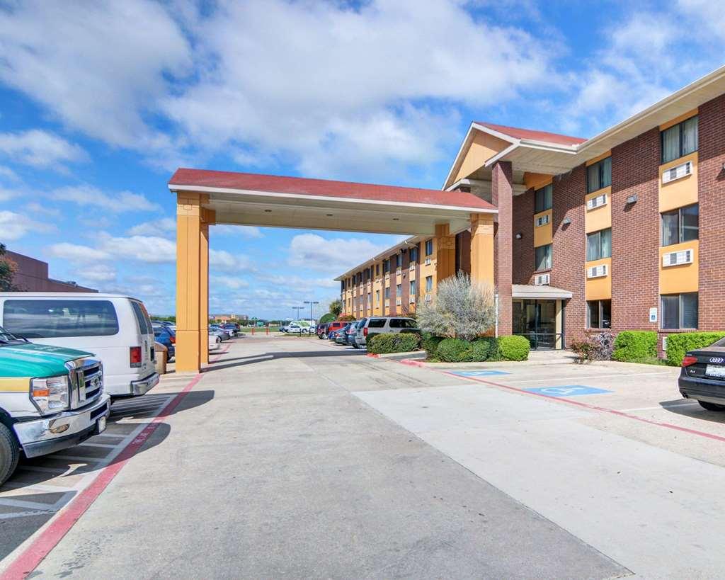 Quality Inn Dfw Airport North - Irving Luaran gambar